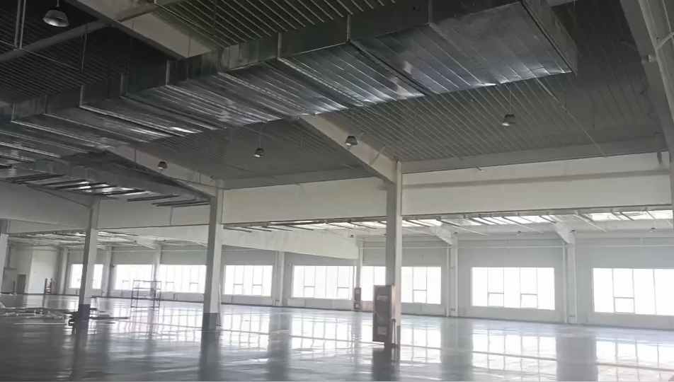 工業(yè)廠房異型柔性擋煙垂壁安裝效果